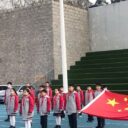 【全环境立德树人】青岛为明学校小学部举行“勿忘国殇,我辈自强”主题升旗仪式