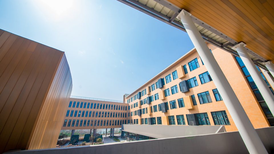 以生为本·以质立校