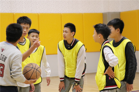 成长路上挥洒汗水，篮球场上学子追风||青岛为明学校初三年级学生集体减压活动
