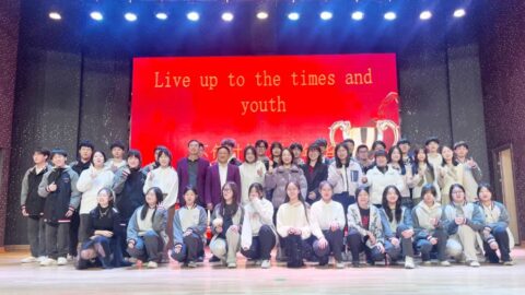 青岛为明学校高中部高一年级举办英语演讲比赛 展现青春风采